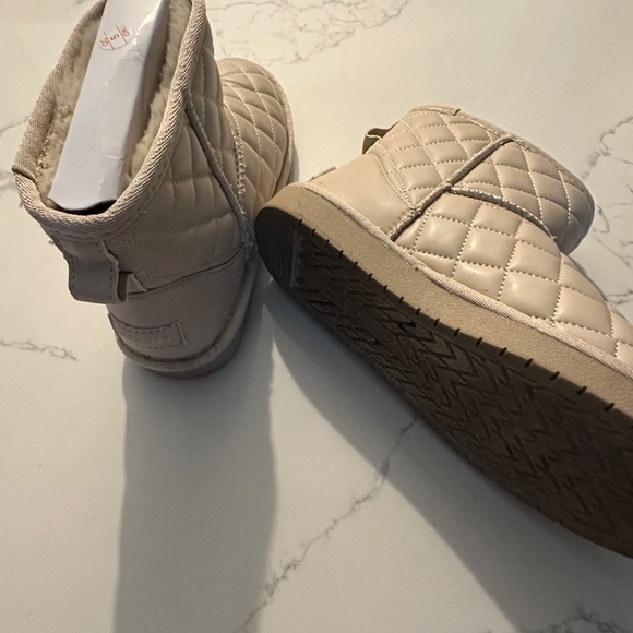 TAN PULL ON QUILED FAUX LEATHER ANKLE BOOTS - Picture 2 of 4